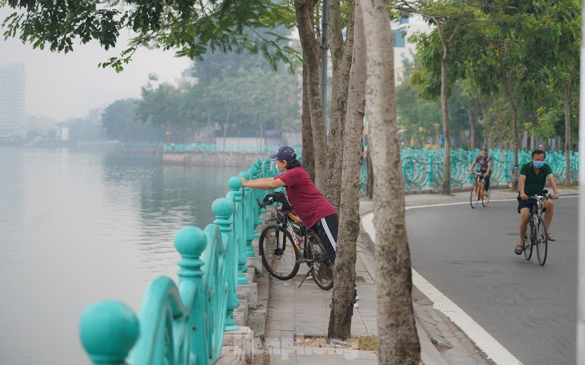 People wearing face masks on a hazy winter day in Hanoi during a high air pollution spell
