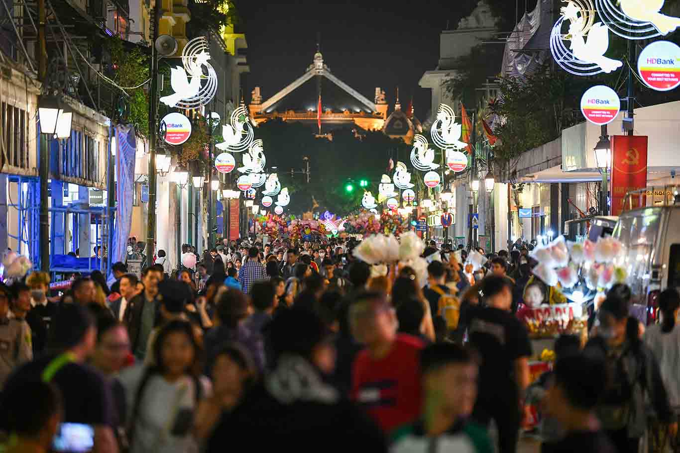 Crowds and fireworks at the New Year countdown by Hoan Kiem Lake in Hanoi