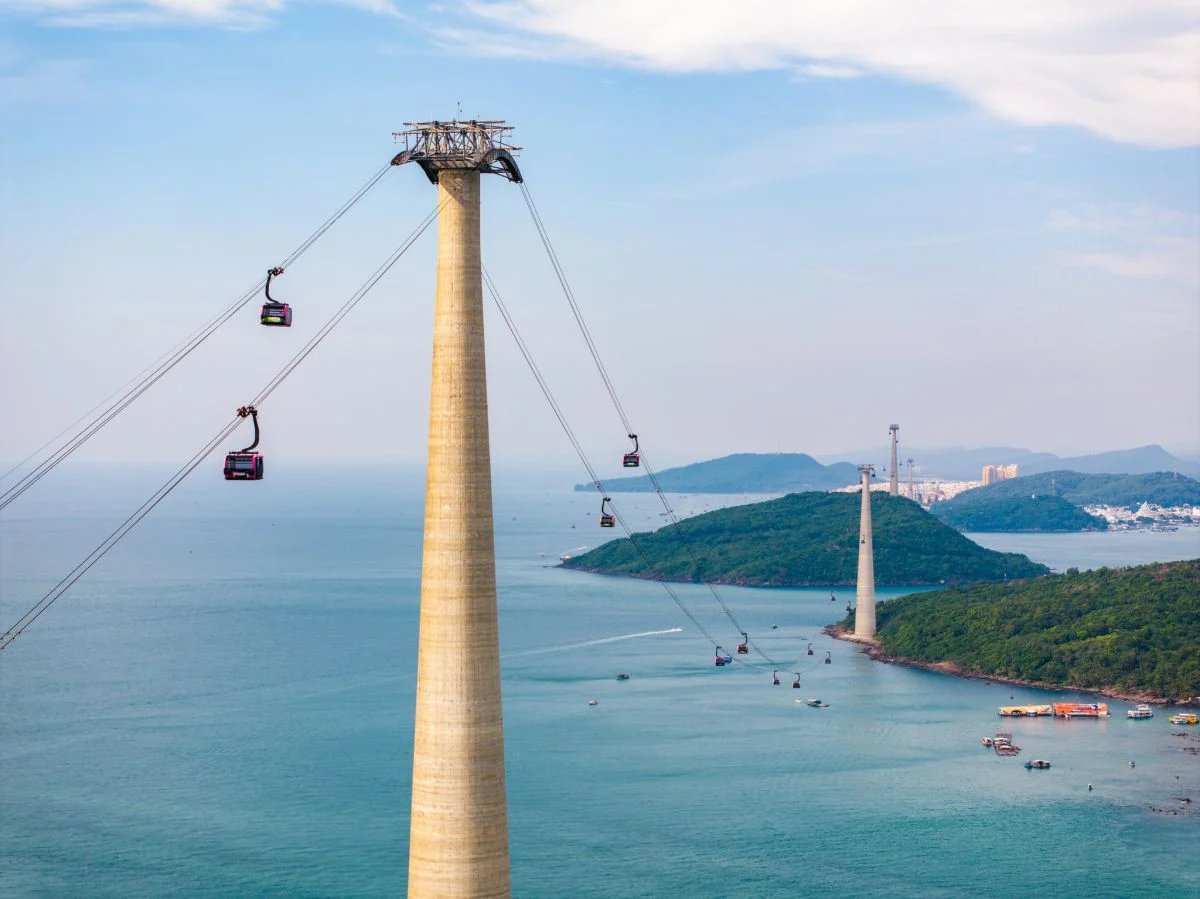 The Hon Thom cable car crossing the sea above islands south of Phu Quoc