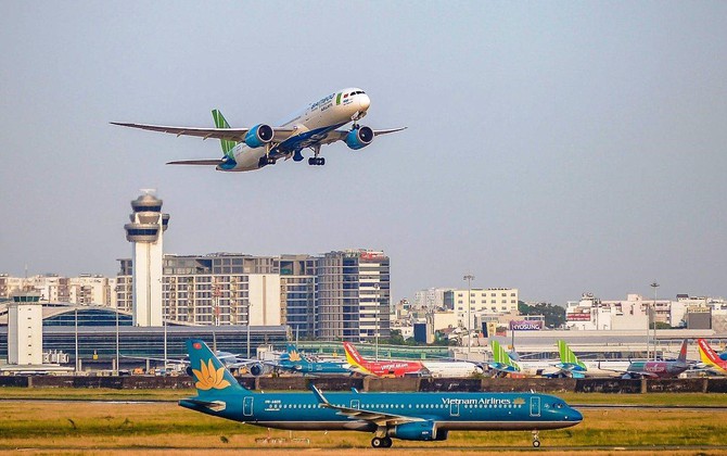 A Vietnam Airlines plane on the runway at Tan Son Nhat airport in Ho Chi Minh City