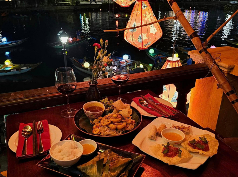 Dinner at a local restaurant in Hoi An