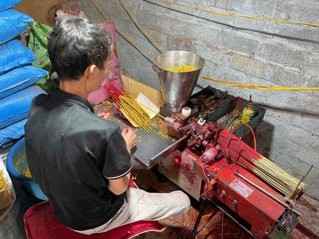 A local incense maker, Quang Phu Cau village