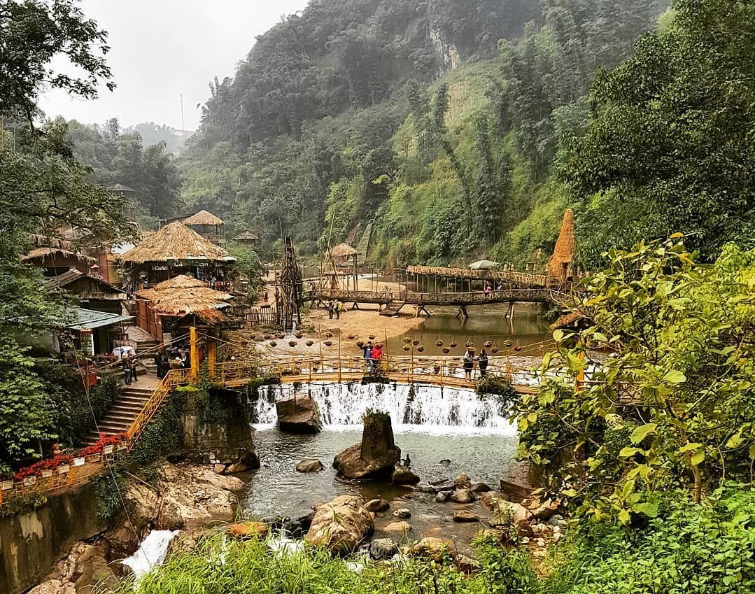 Cat Cat Village, H'mong stilt houses