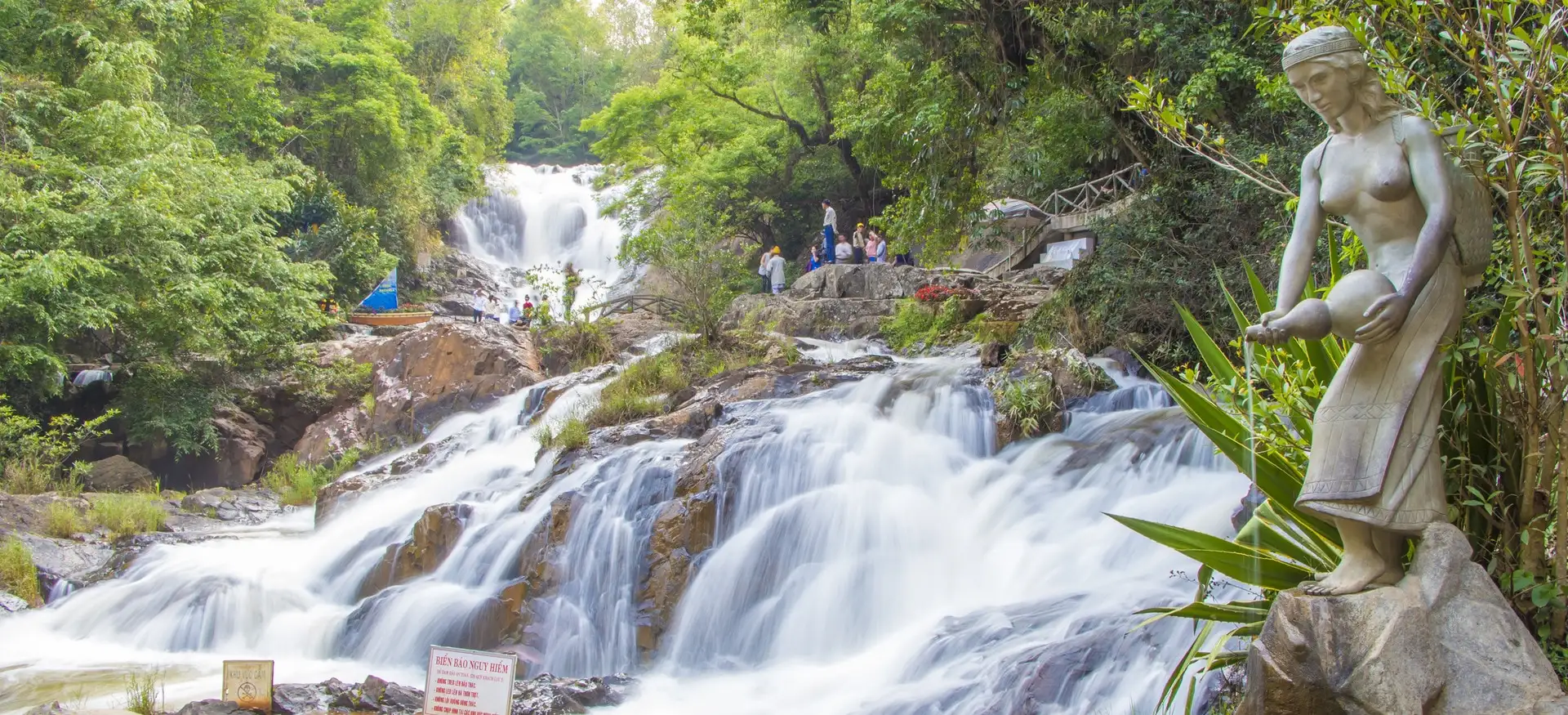 The forest trail down to Datanla Waterfall
